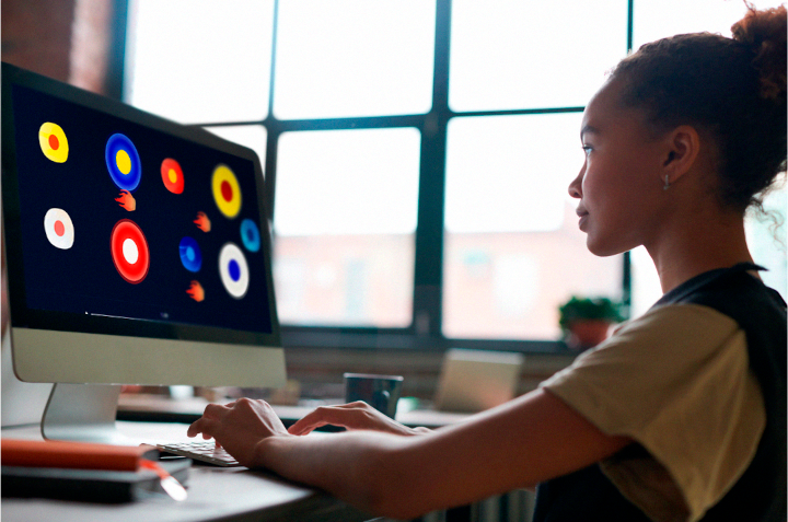 Profesional realizando curso de prueba TBA